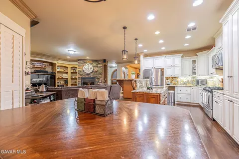 Kitchen - 3335 Avenue T8 E, Palmdale, CA 93550 photo 1 of 4