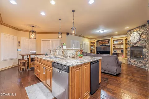 Kitchen - 3335 Avenue T8 E, Palmdale, CA 93550 photo 3 of 4