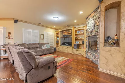 Living - 3335 Avenue T8 E, Palmdale, CA 93550 photo 1 of 2