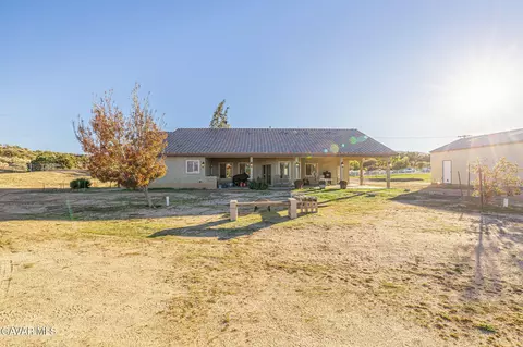 Exterior - 3335 Avenue T8 E, Palmdale, CA 93550 photo 10 of 15