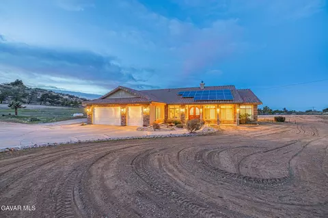 Exterior - 3335 Avenue T8 E, Palmdale, CA 93550 photo 2 of 15