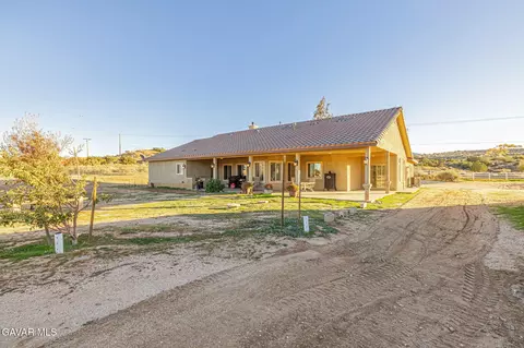 Exterior - 3335 Avenue T8 E, Palmdale, CA 93550 photo 12 of 15