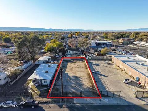 cedar avenue vic avenue #J, Lancaster, CA 93534