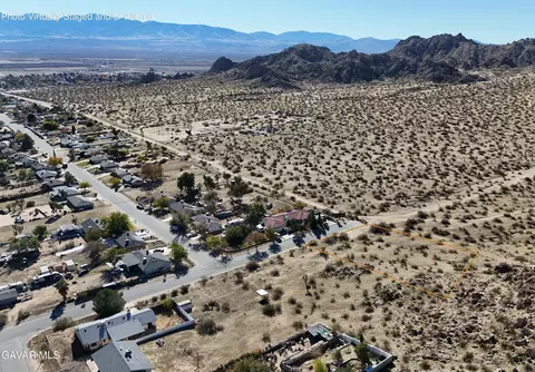 High Chaparral Ave, Palmdale, CA 93591 photo 4