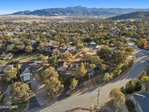 21412 Carriage Dr, Tehachapi, CA 93561 photo 8