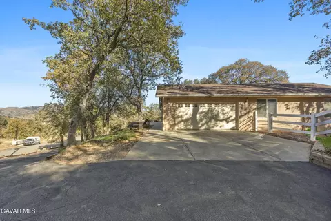 21412 Carriage Dr, Tehachapi, CA 93561 photo 11