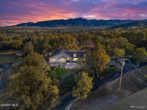 21412 Carriage Dr, Tehachapi, CA 93561