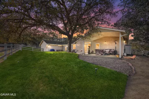 21412 Carriage Dr, Tehachapi, CA 93561 photo 2