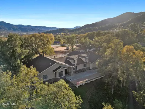 21412 Carriage Dr, Tehachapi, CA 93561 photo 5