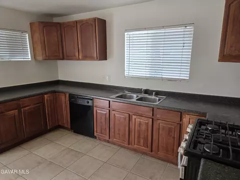 44036 Cedar Ave, Lancaster, CA 93534 photo 3