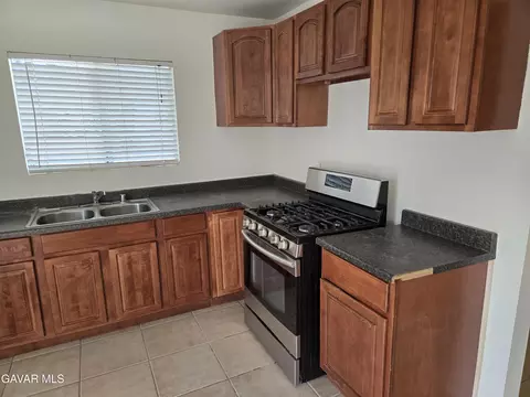 44036 Cedar Ave, Lancaster, CA 93534 photo 2