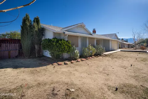 Exterior - 38950 163rd St E, Lake Los Angeles, CA 93591 photo 2 of 4