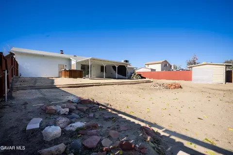 Exterior - 38950 163rd St E, Lake Los Angeles, CA 93591 photo 1 of 4