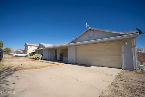 Exterior - 38950 163rd St E, Lake Los Angeles, CA 93591 photo 3 of 4