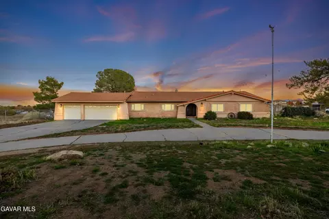 40830 43rd St W, Palmdale, CA 93551