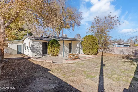 Exterior - 44140 Heaton Ave, Lancaster, CA 93534 photo 2 of 4