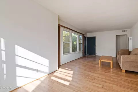 Living - 44140 Heaton Ave, Lancaster, CA 93534 photo 3 of 4