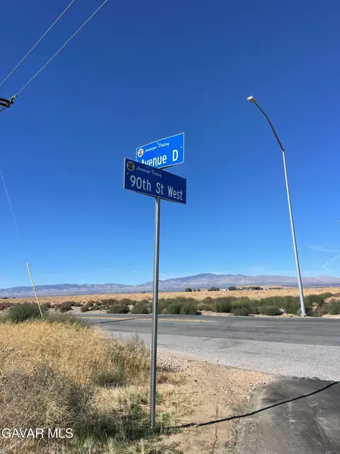 Ave. D W, Del Sur, CA 93536