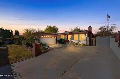 44221 4th St, Lancaster, CA 93535