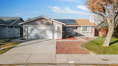 1027 Landsford St, Lancaster, CA 93535