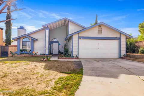830 Sunrise Ct, Lancaster, CA 93535