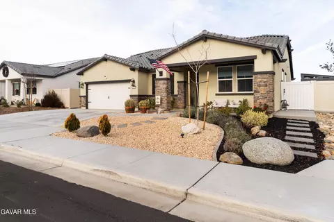 221 Cassano Dr, Tehachapi, CA 93561