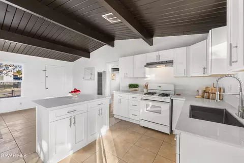 Kitchen - 38640 Larkin Ave, Palmdale, CA 93550 photo 2 of 8