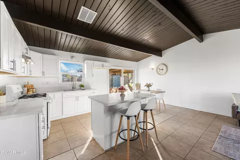 Kitchen - 38640 Larkin Ave, Palmdale, CA 93550 photo 3 of 8