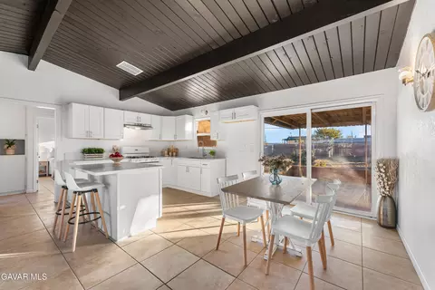 Kitchen - 38640 Larkin Ave, Palmdale, CA 93550 photo 4 of 8