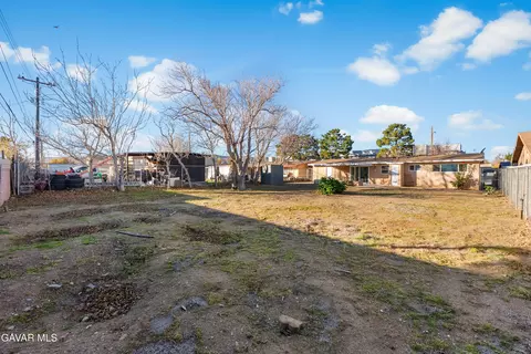 Exterior - 38640 Larkin Ave, Palmdale, CA 93550 photo 8 of 9