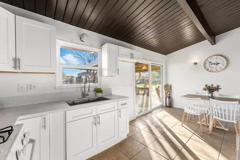 Kitchen - 38640 Larkin Ave, Palmdale, CA 93550 photo 1 of 8