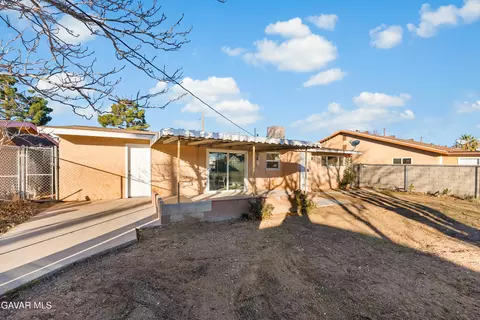 Exterior - 38640 Larkin Ave, Palmdale, CA 93550 photo 4 of 9
