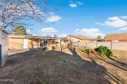 Exterior - 38640 Larkin Ave, Palmdale, CA 93550 photo 6 of 9