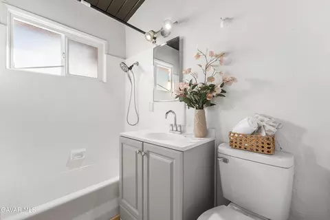 Bath - 38640 Larkin Ave, Palmdale, CA 93550 photo 1 of 1