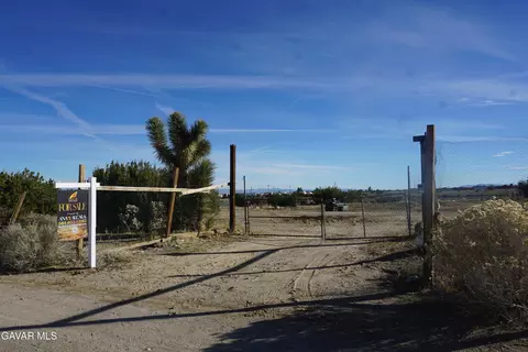 10057 Ash Rd, Pinon Hills, CA 92372