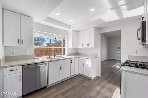 Kitchen - 44232 23rd St W, Lancaster, CA 93536 photo 1 of 6