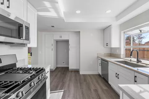Kitchen - 44232 23rd St W, Lancaster, CA 93536 photo 6 of 6