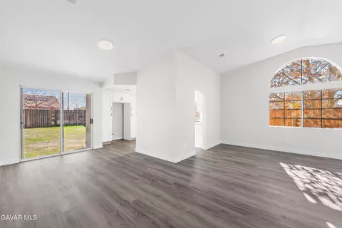 Living - 44232 23rd St W, Lancaster, CA 93536 photo 7 of 8