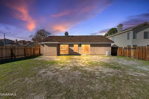 Exterior - 44232 23rd St W, Lancaster, CA 93536 photo 5 of 7