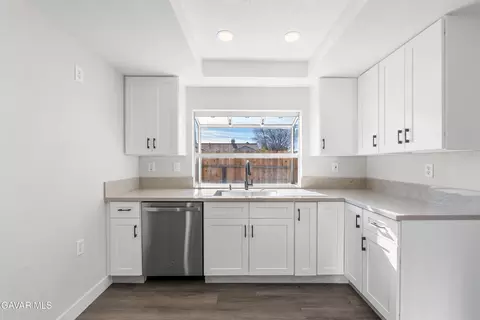 Kitchen - 44232 23rd St W, Lancaster, CA 93536 photo 2 of 6