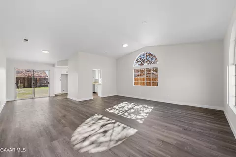 Living - 44232 23rd St W, Lancaster, CA 93536 photo 1 of 8