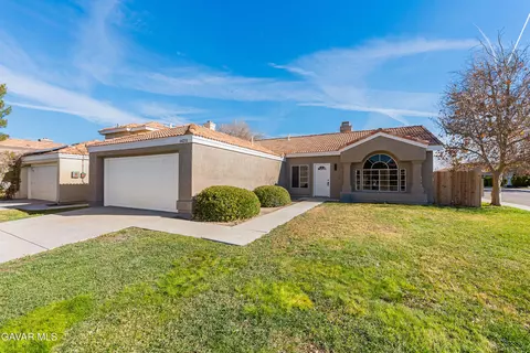 Exterior - 44232 23rd St W, Lancaster, CA 93536 photo 3 of 7