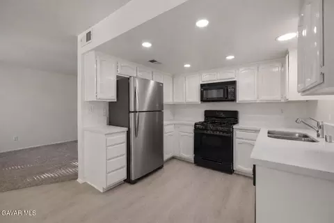 1834 Avenue J2 E #3, Lancaster, CA 93535