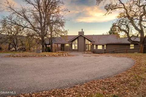 24500 Deertrail Dr, Tehachapi, CA 93561