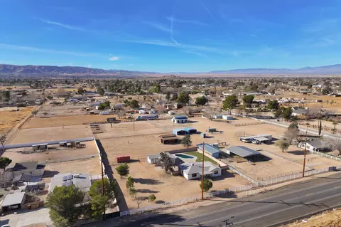 41331 20th St W, Palmdale, CA 93551