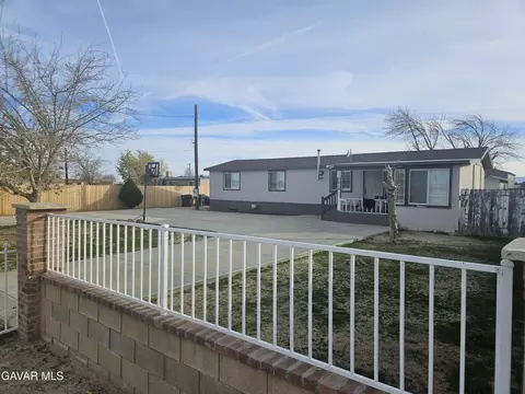 5818 Hidden Trail Rd, Rosamond, CA 93560