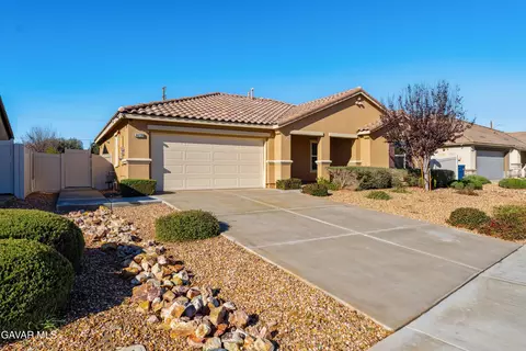 Exterior - 44739 Aspen St, Lancaster, CA 93535 photo 1 of 4