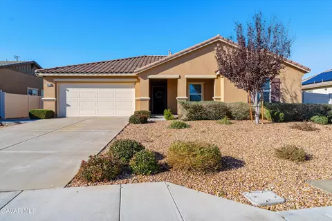 Exterior - 44739 Aspen St, Lancaster, CA 93535 photo 4 of 4