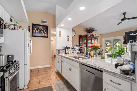 Entry Way - 1335 Samra Ave, Lancaster, CA 93535 photo 2 of 2