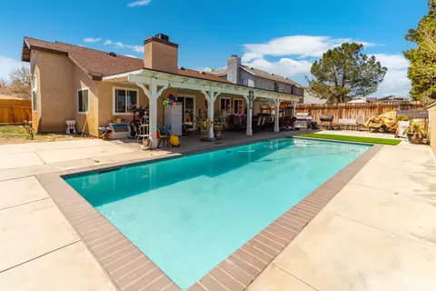 Exterior - 1335 Samra Ave, Lancaster, CA 93535 photo 2 of 6